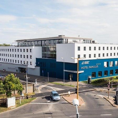 Hotel Famulus Дьєр Екстер'єр фото