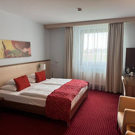 Hotel Famulus Дьєр Екстер'єр фото
