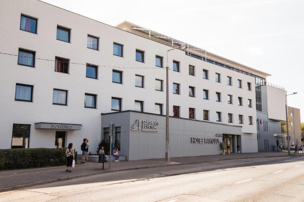 Hotel Famulus Дьєр Екстер'єр фото