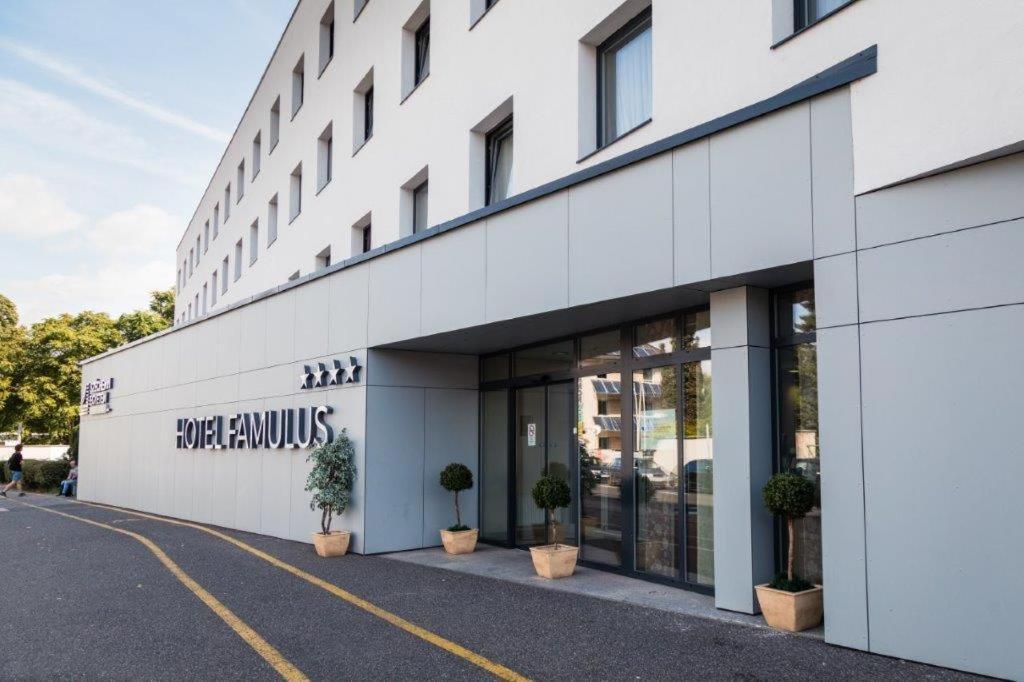 Hotel Famulus Дьєр Екстер'єр фото