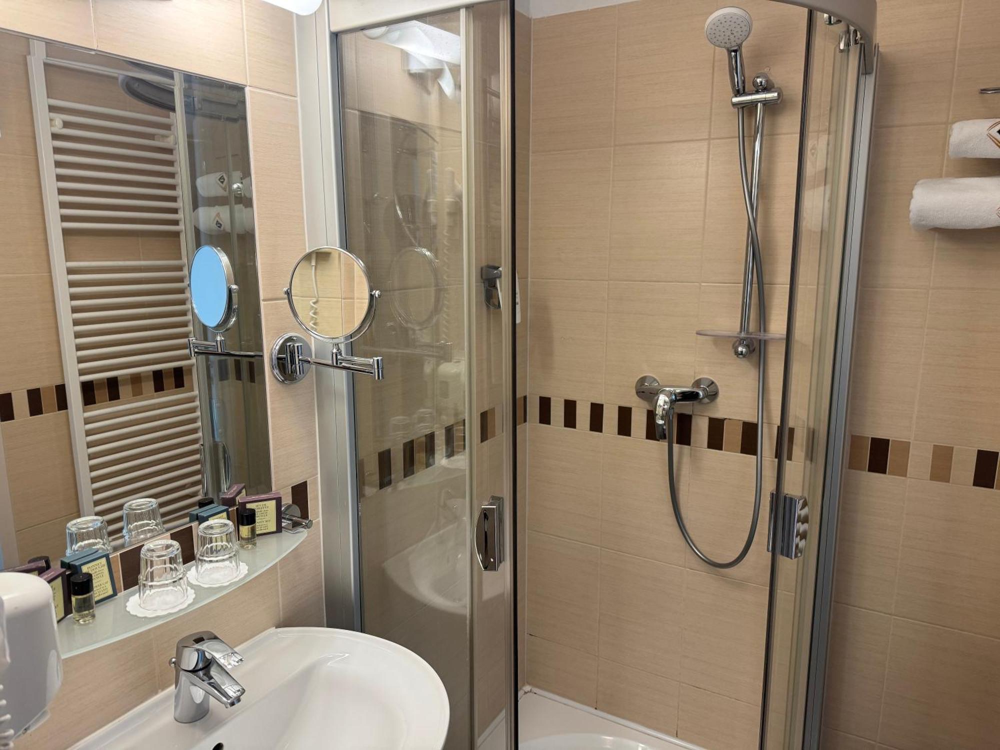 Hotel Famulus Дьєр Номер фото